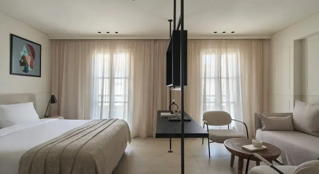 Четырёхместный полулюкс Deluxe с балконом Doryssa Theorem Hotel