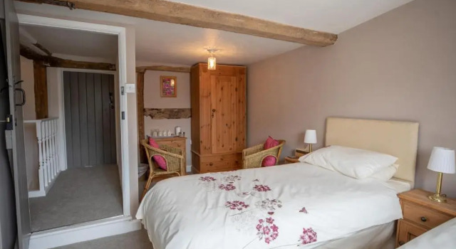 Old Beams Bed & Breakfast, Забронировать Отель Отели Уорикшир с парковкой, Парковка