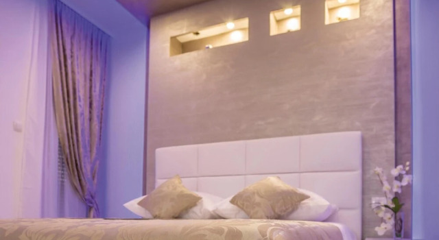 Beautiful Home in Stobrec With Jacuzzi, Wifi and 8 Bedrooms, Rezerwuj Hotel Hotele w Split z parkingiem, w pobliżu City Center One Split, Parking