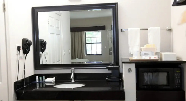 Двухместный люкс Americas Best Value Inn Monroe