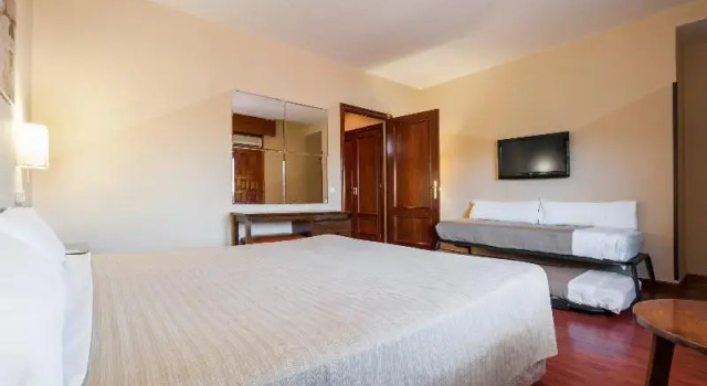 Трёхместный номер Standard с балконом Hotel Los Olivos