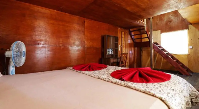 Четырёхместный номер Standard с балконом Tuk Tuk Timbul Bungalows