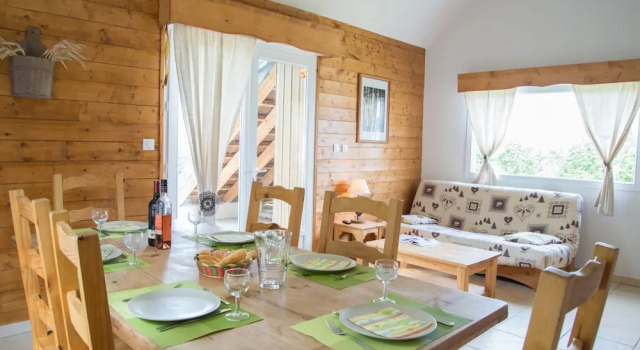 Village de gîtes Les Chalets de l'Aubrac, Rezervasyon Şale Peyre-en-Aubrac villalar, Villa