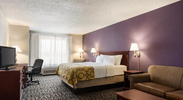 Люкс Studio Baymont by Wyndham Springfield I-44