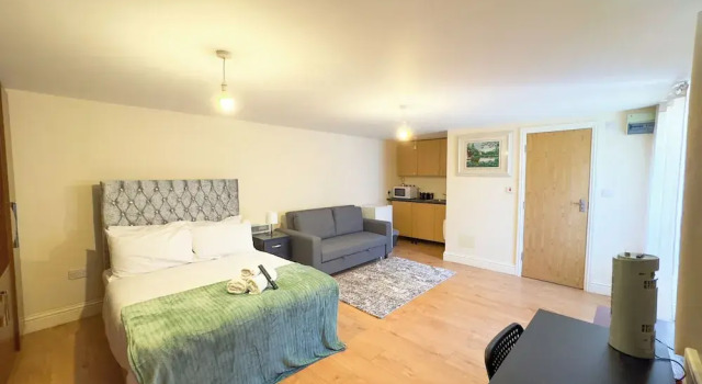 Люкс Classic Heathrow Lodge BnB