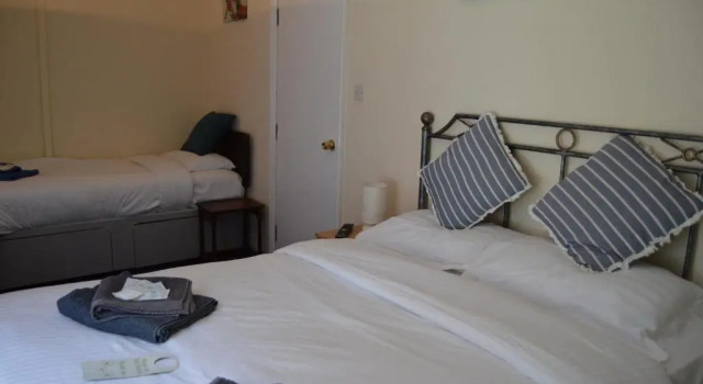 Трёхместный номер Classic Central Cove Guesthouse