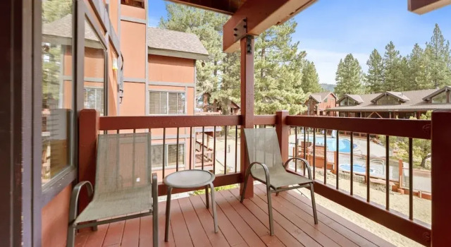 Двухместный номер Standard с балконом и с видом на бассейн Tahoe Edgelake Beach Club by Coolvacay