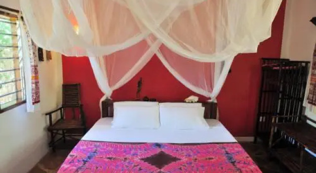 Mimi na Wewe...in Africa!, Book Hotel Watamu 