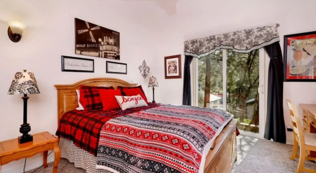 Moulin Rouge #2055 by Big Bear Vacations, Varaa Hotelli Big Bear Lake USA