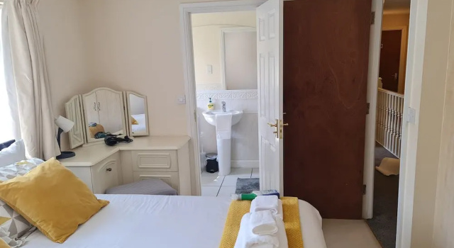 Stunning 4-bed House in Walsall, 预订 度假屋 沃尔索尔 西米德兰兹