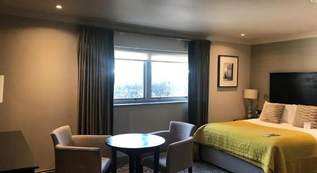 Полулюкс Hunton Park Hotel