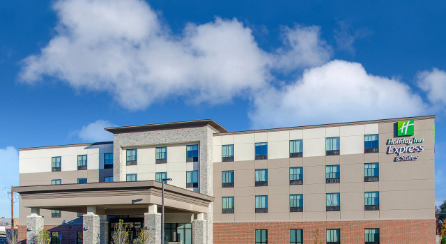 Holiday Inn Express & Suites Atchison by IHG