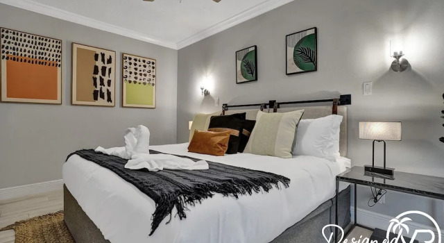 Family vacation 5 Br with Heated Pool