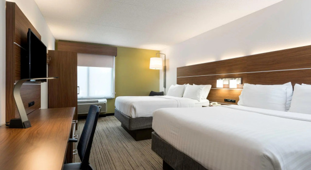 Четырёхместный номер Standard Holiday Inn Express & Suites Charlotte Arpt-Belmont by IHG