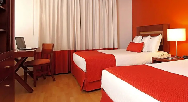 Четырёхместный номер Superior с балконом Fiesta Inn Villahermosa Cencali