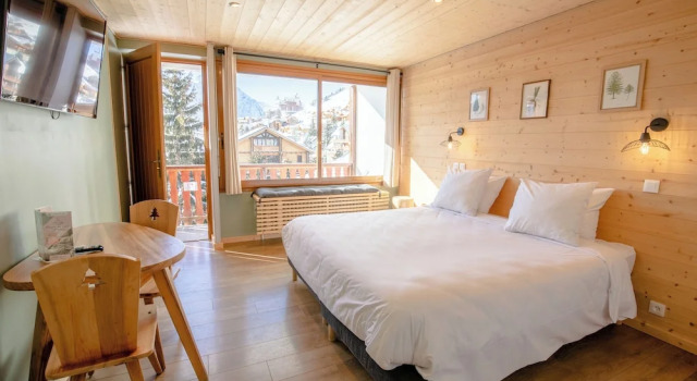 Двухместный номер Comfort с балконом и с видом на горы Hotel Les Lutins