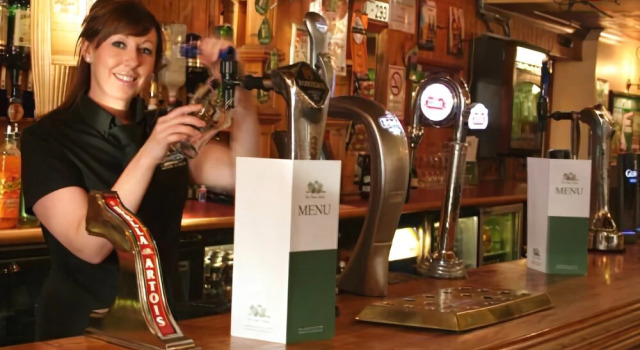 Pines Hotel Luton Airport, Забронировать Отель Лутон Бедфордшир, рядом с Luton Town Football Club