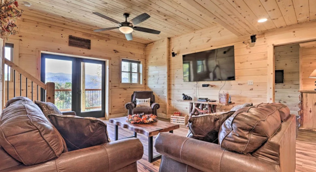 Hot Tub + Smokies Views! Spacious Mountain Retreat
