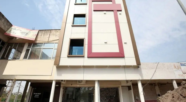 The Sitara Hotel By OYO Rooms, Rezerwuj Hotel Panchkula Delhi