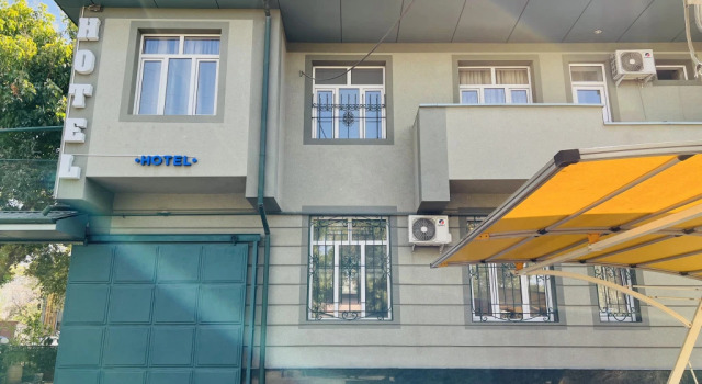 Riverside Hotel