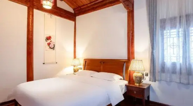 Двухместный люкс с видом на сад Sichenyuan culture Resort Hotel (Jianshui Ancient City)