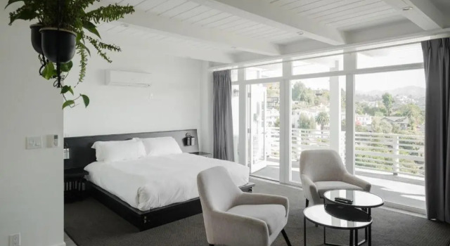 Hollywood Hills Hotel, Забронировать Отель Отели Голливуда с бассейном, рядом с Концертный зал «Голливудская чаша», Бассейн