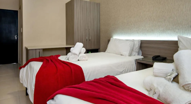 Standardowy dwuosobowy pokój Auas City Hotel