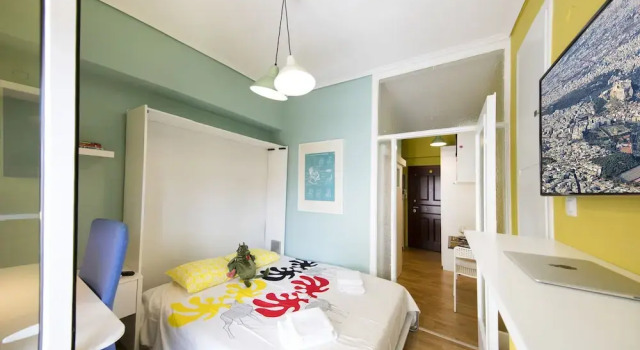 Startupper's Pad in real Athenian n.hood by VillaRentalsgr