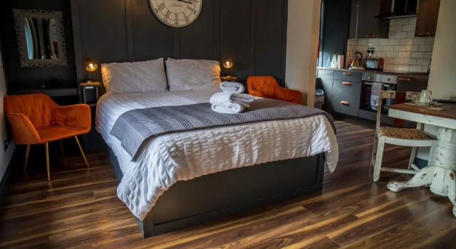 Caledonian Canal Studio, Buchen Sie Hotel Hotels in Schottland mit Parkplatz, Parkplätze