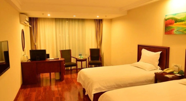 Семейный номер Standard GreenTree Inn Shanghai Jiading Dazhong International Auto City Business Hotel