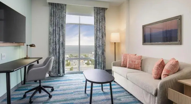 Четырёхместный люкс Fairfield by Marriott Inn & Suites Pensacola Beach