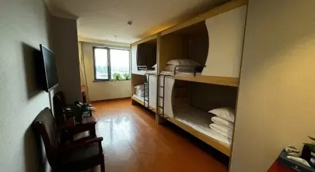 Кровать в общем номере Elong Yam Hotel (Beijing Huilongguan Pingxifu Subway Station)