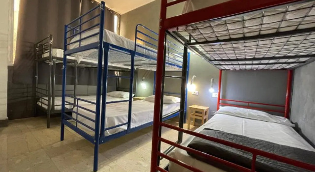 Кровать в общем номере Lion University & Youth Hostel Milano