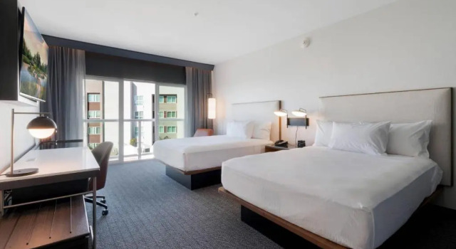 Четырёхместный номер Standard с видом на воду Courtyard by Marriott Marina del Rey