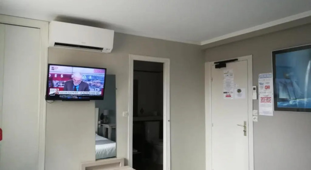 Трёхместный номер Standard Contact Hôtel du Relais Thouars