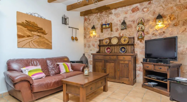 Can Tolo Poca Roba, Book Hotel Campos 