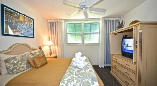 Sunrise Suites Grenada Suite #209, Забронировать Отель Ки-Уэст Национальный парк Dry Tortugas, рядом с Key West Tropical Forest and Botanical Garden
