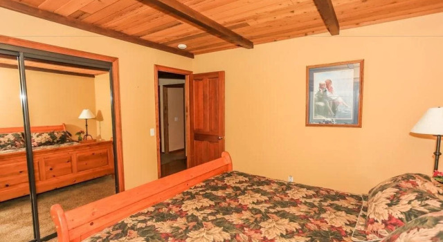 Shangri La, Buchen Sie Hotel Hotels in Big Bear Lake mit Parkplatz, Parkplätze