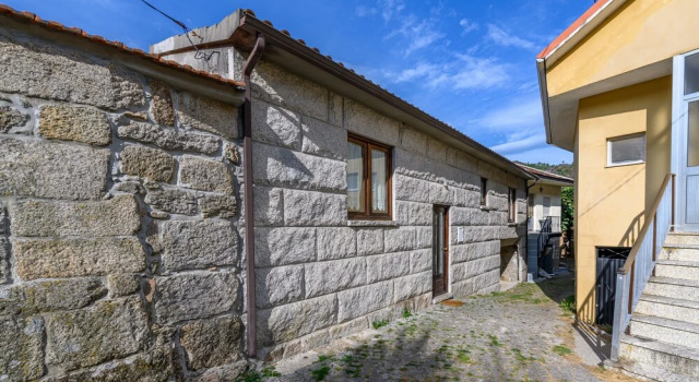 T4 House With Outdoor Pool and Wonderful Views, Забронировать Отель Parque Nacional da Peneda-Geres Брага
