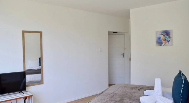 1 Bedroom Disa Park Studio in Vredehoek, Забронировать Отель Отели Cape Peninsula с бассейном, Бассейн