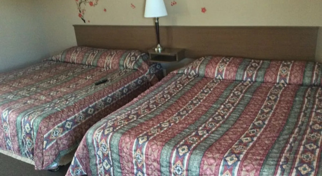 Ucluelet Wildwood Inn, Забронировать Мини-отель Отели Уклуэлет с парковкой, рядом с Huu-Mees-Ma-As Native Art Gallery, Парковка