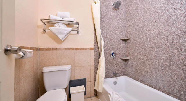 Четырёхместный номер Standard Americas Best Value Inn & Suites El Monte