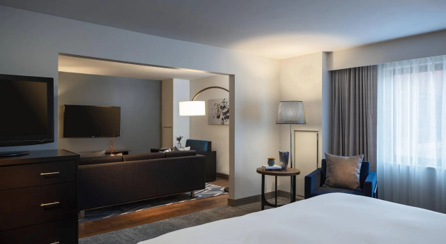 Двухместный полулюкс c 1 комнатой The Baronette Renaissance Detroit-Novi Hotel