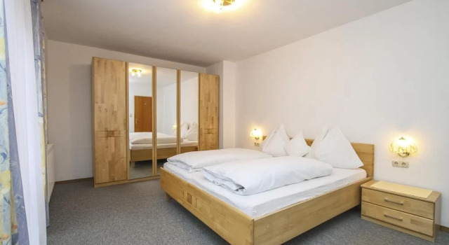 Haus Tyrolia, Prenota Hotel Hotel a Tirolo con parcheggio, Parcheggio