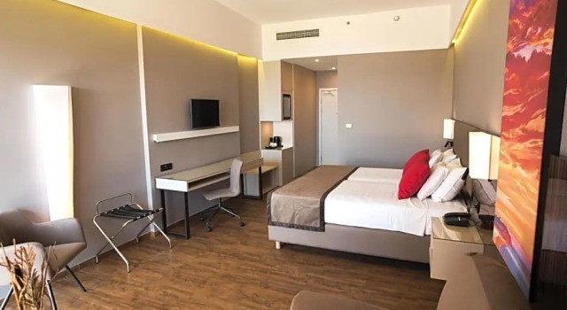Номер Superior с видом на сад Ramada Plaza by Wyndham Thraki