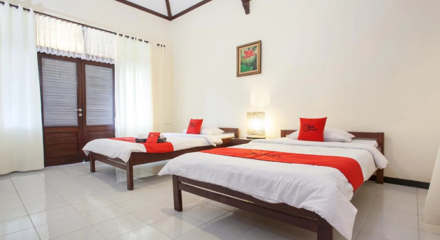 RedDoorz Plus Near Kalibaru Station, Book Hotel 3-stjernede hoteller i Kalibaru, 3*