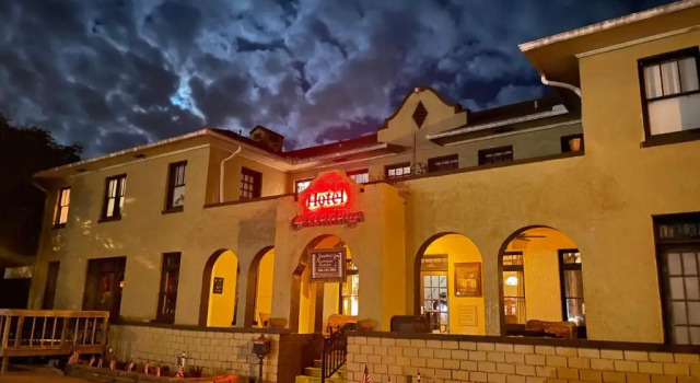 Cassadaga Hotel and Spiritual Center, Buchen Sie Hotel Hotels in Cassadaga mit Parkplatz, Parkplätze