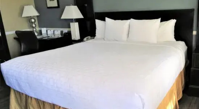 Люкс Clarion Inn Near China Lake Naval Station