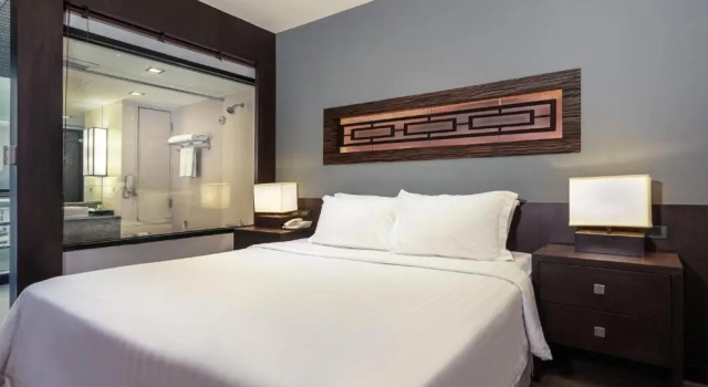Полулюкс A-ONE Bangkok Hotel