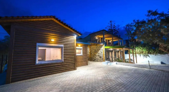 Terra Zeus - Wooden House Beachfront, Забронировать Апартаменты/квартира Отели Милатос с парковкой, Парковка